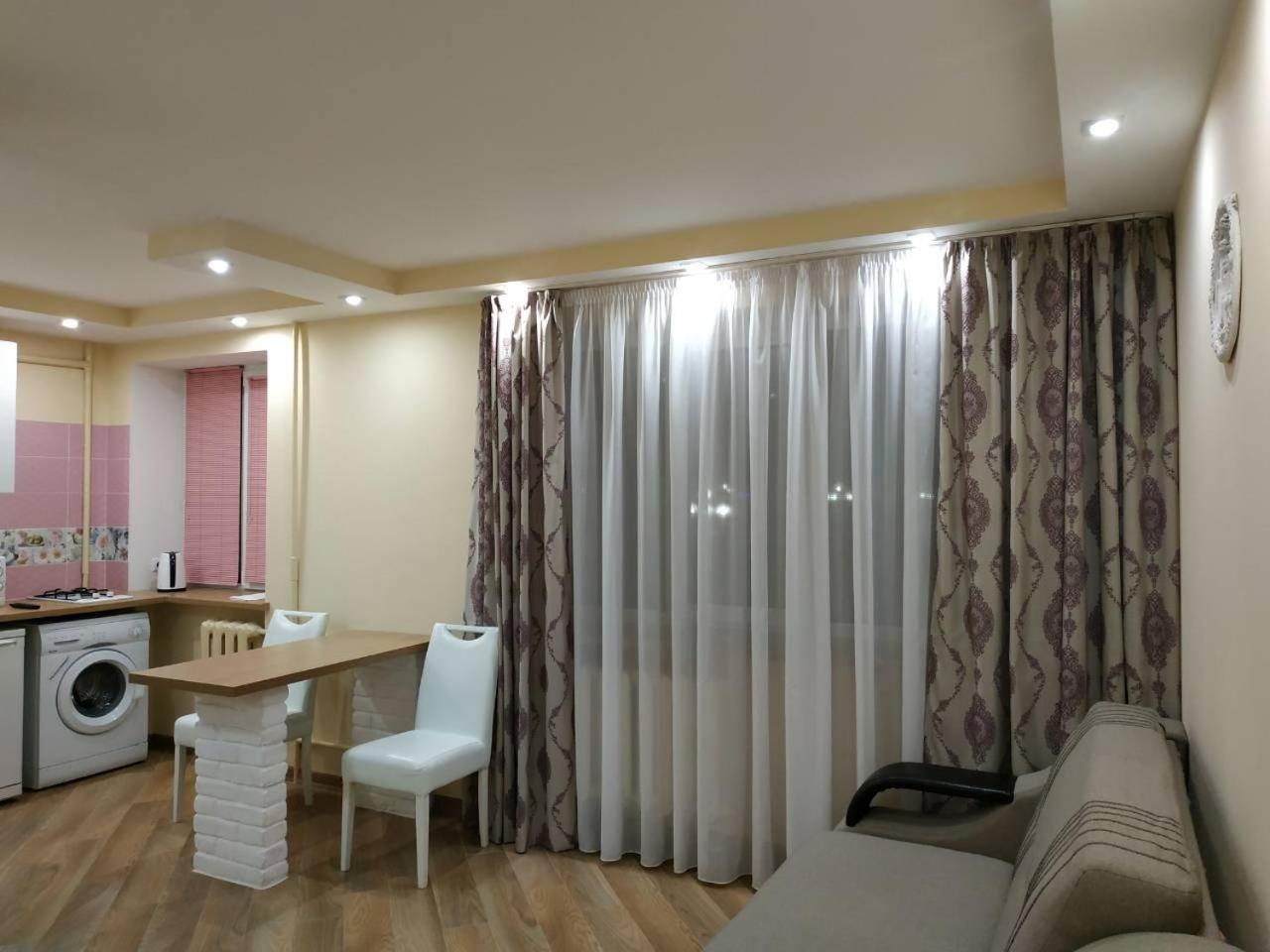 Apartments In The Center Maidan Rivne Buitenkant foto