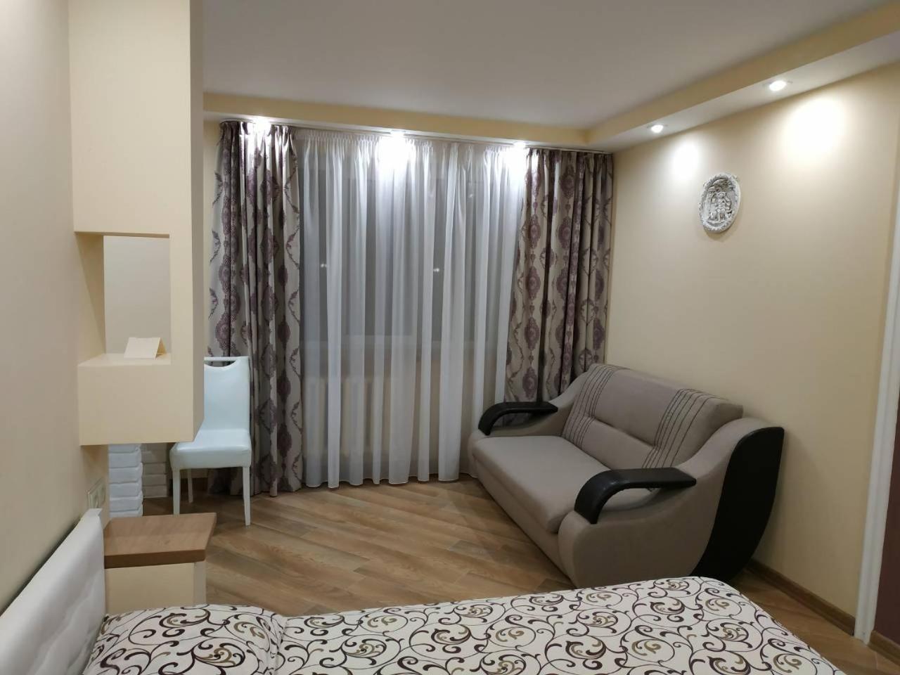 Apartments In The Center Maidan Rivne Buitenkant foto